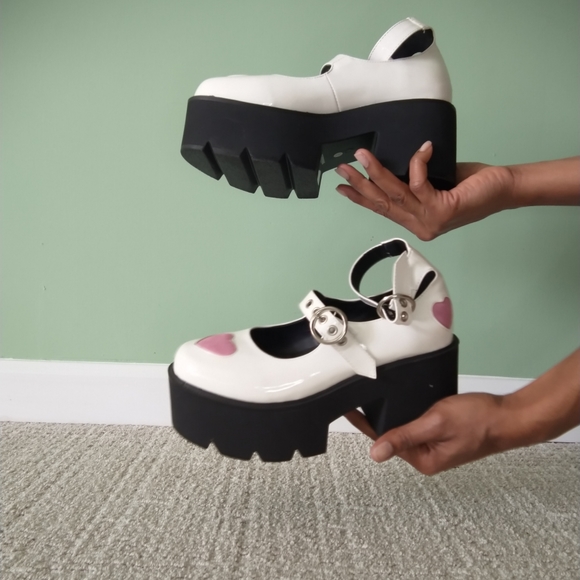 lamoda chunky heart heeled shoes in black